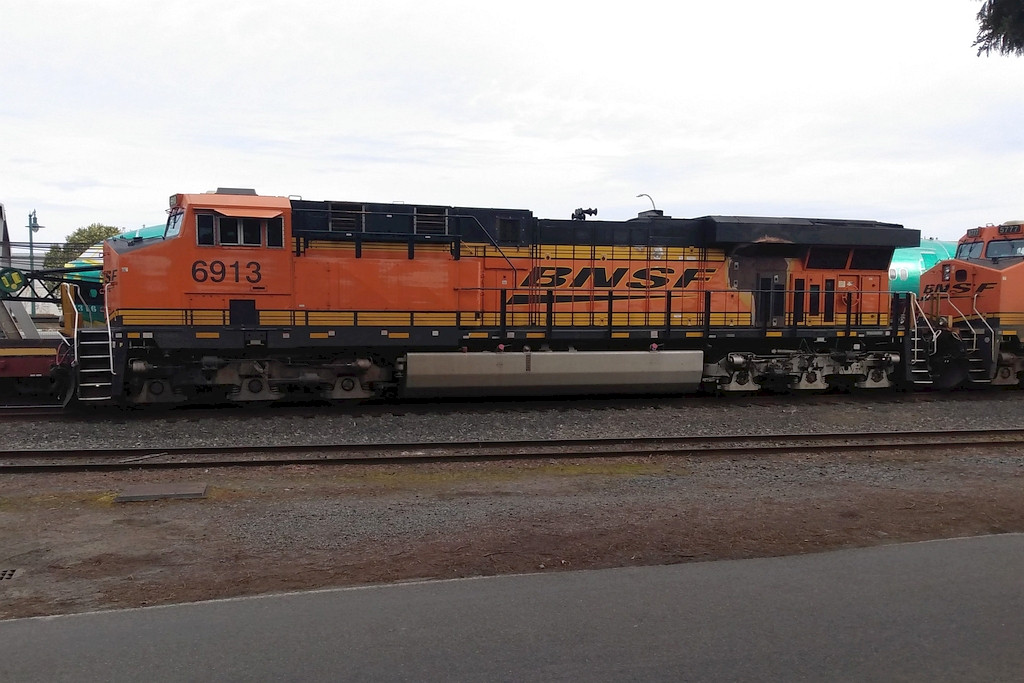 BNSF 6913